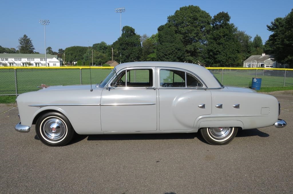 Klassieke Amerikaanse auto uit 1952. In 2019 geïmporteerd vanuit Amerika naar Nederland. Te huur inclusief chauffeur.